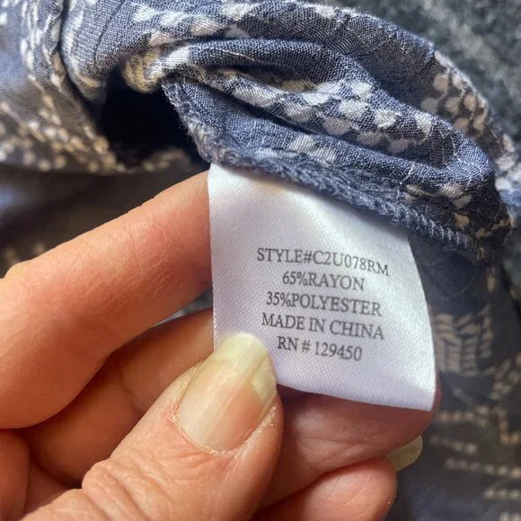 Fred David Top Womens Med Blue White Geo Aztec 3/4 Sleeve V Neck Hi Low Blouse - Picture 6 of 8